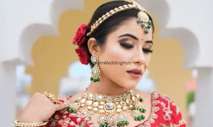 Jasmine makeup artist